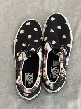Vans Black Daisy Slip-On Sneakers with White & Yellow Embroidery